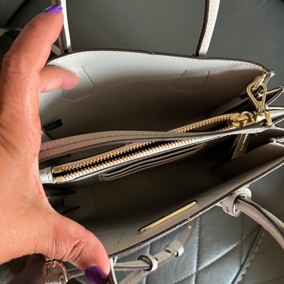 Micheal kors bag - Picture 9 of 14